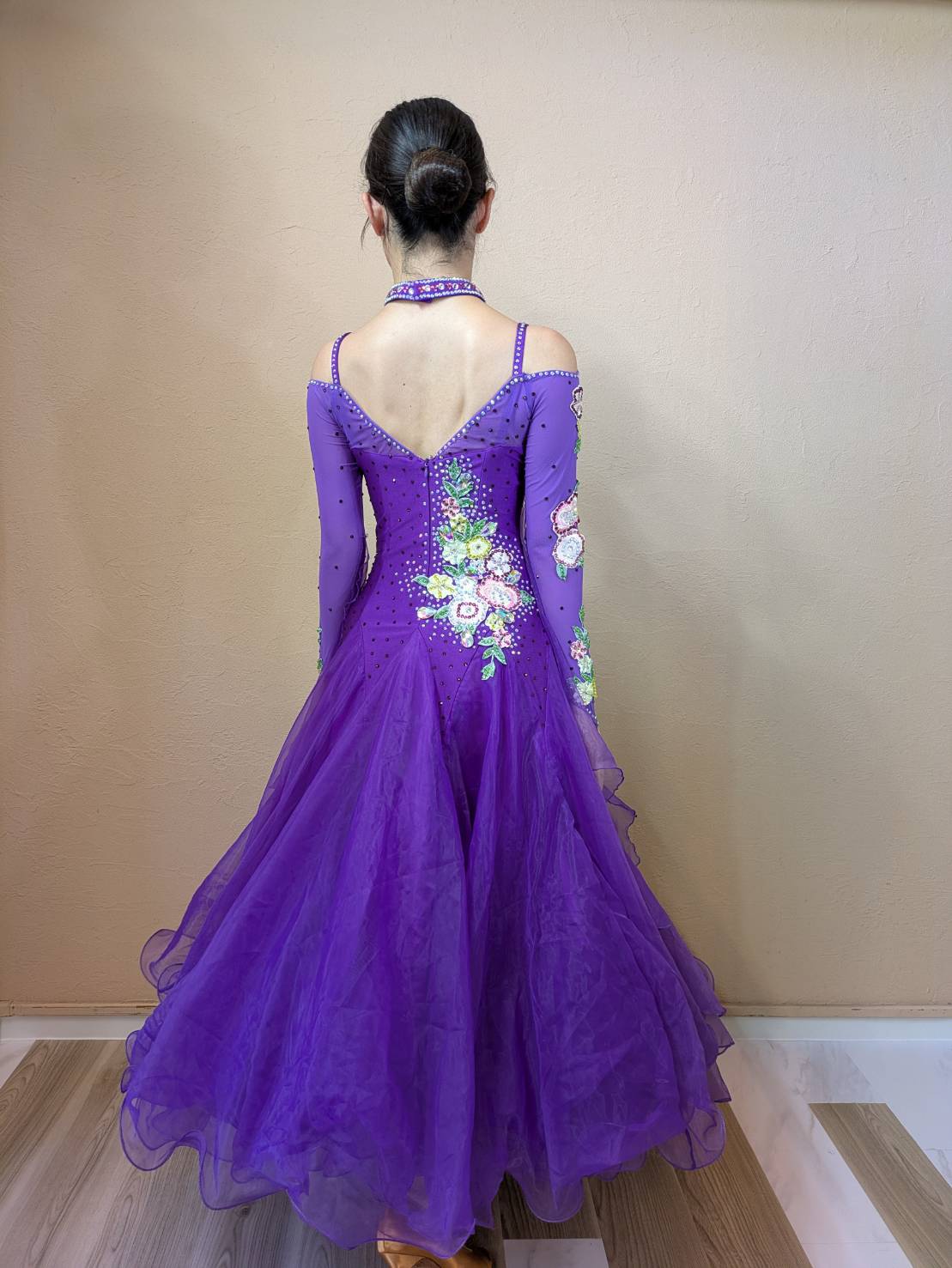美品　On court dress S サイズ デモドレス(ZD2501) Sサイズ | 【公式】社交ダンスドレス専門店