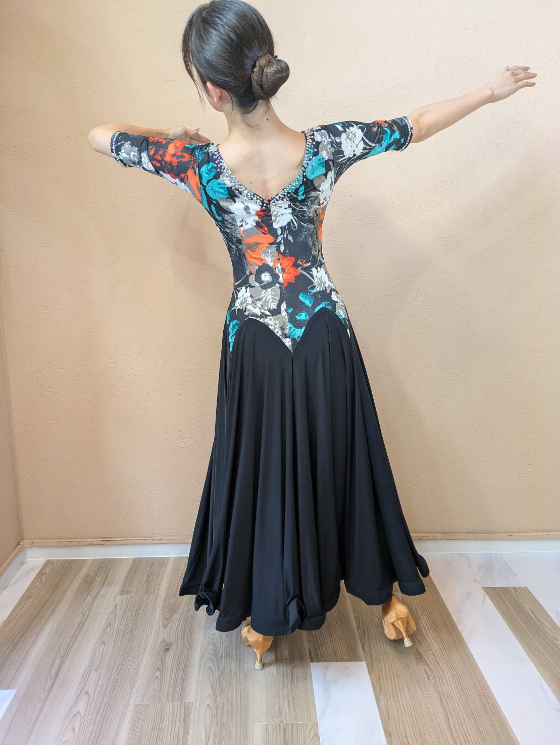 ダンスパーティーにオススメ！個性派ドレス★競技会や発表会、デモにも最適✨ Amazon.co.jp: garuda shop レディース社交ダンス衣装 素敵