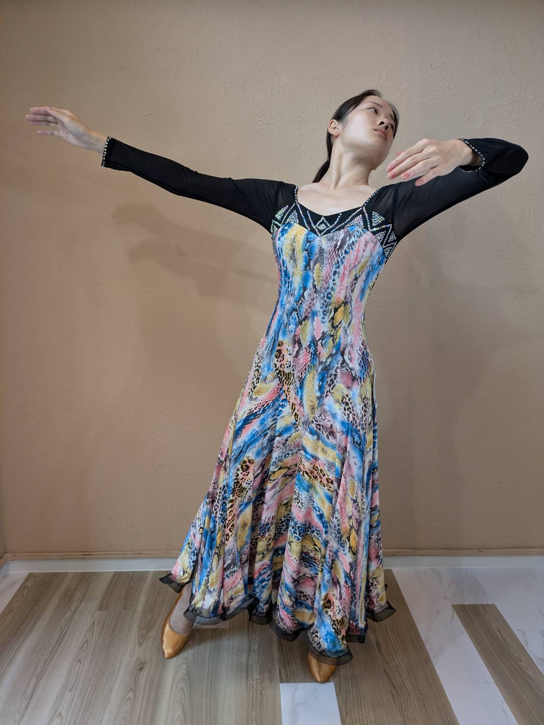 新品同様‼️社交ダンス用ドレス グレー ビジュー付き 楽天市場】社交ダンス ワンピース モダンドレス 赤 大きいサイズ